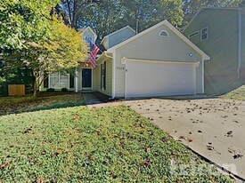 7428 Autumn Trail in Charlotte, NC - Building Photo