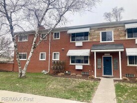 1725 Gardenia Ave, Unit Apt 415 in Royal Oak, MI - Building Photo