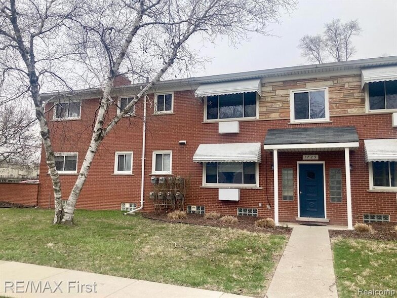 1725 Gardenia Ave, Unit Apt 415 in Royal Oak, MI - Building Photo