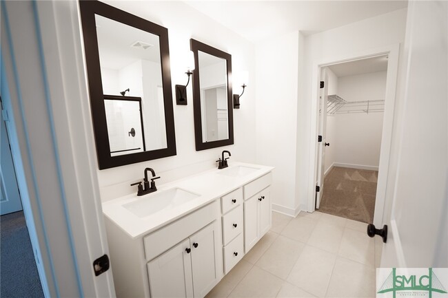 property at 132 Kingswood Cir