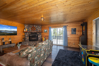 706 Paine in Big Bear Lake, CA - Building Photo - Building Photo