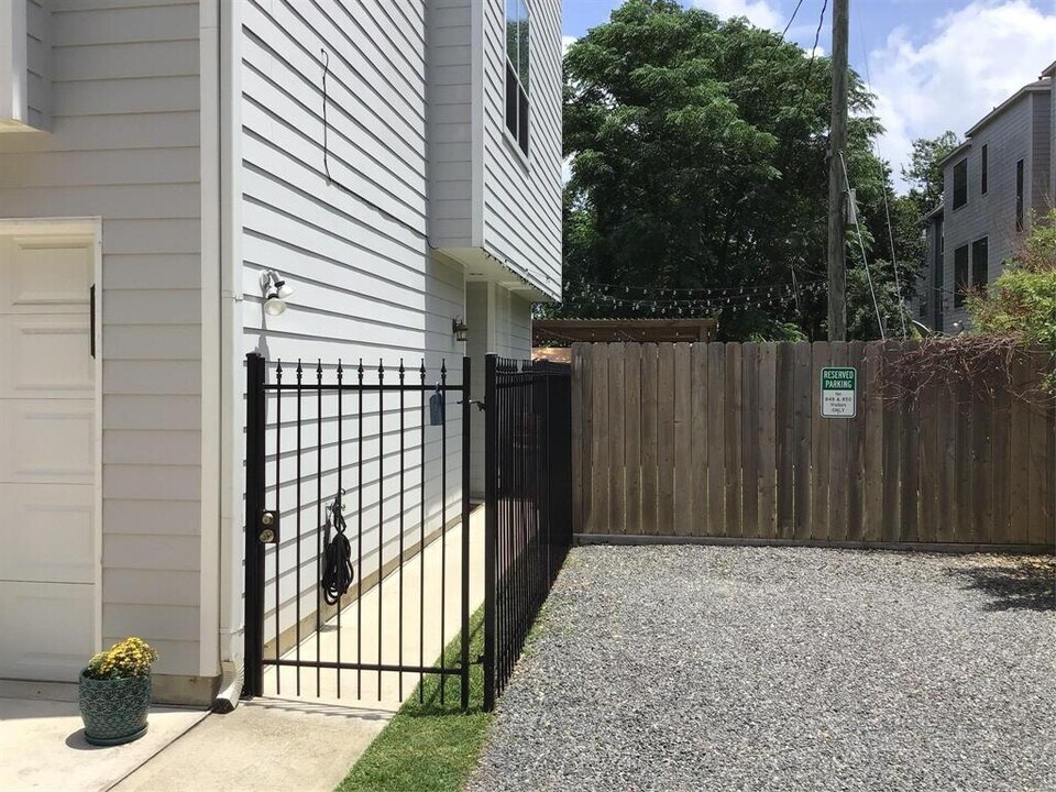 850 W 20th St in Houston, TX - Building Photo