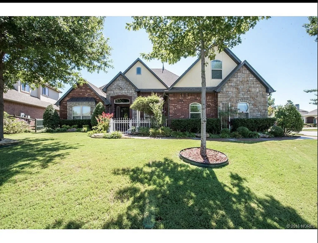 property at 4301 N Poplar Ave