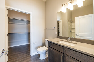 Vue 178 in Omaha, NE - Building Photo - Interior Photo