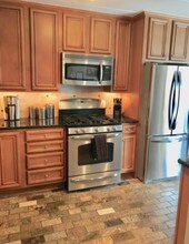 2632 Wagon Dr in Alexandria, VA - Foto de edificio - Building Photo