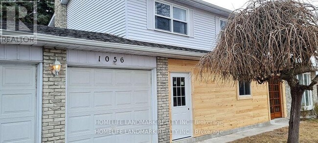 1056 Wayne Dr in Newmarket, ON - Building Photo - Building Photo