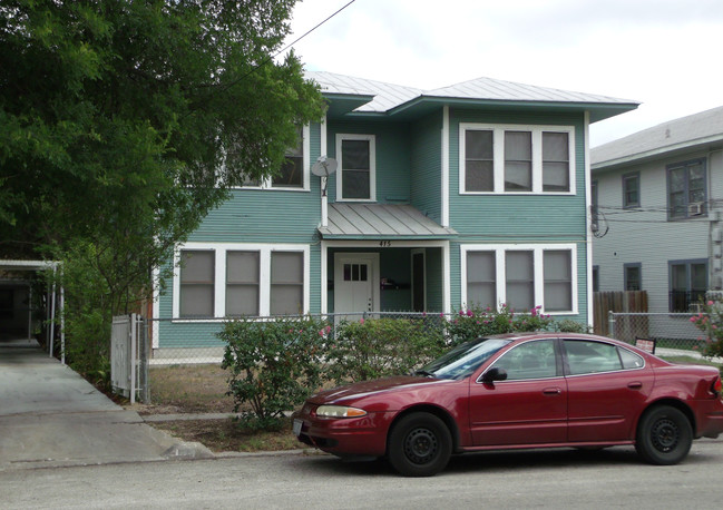 415 E Locust St in San Antonio, TX - Building Photo - Building Photo