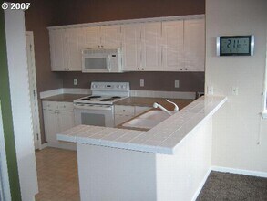 6960 SW Stanford Ct in Portland, OR - Building Photo - Building Photo