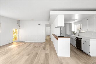 464 28th St in Manhattan Beach, CA - Building Photo - Building Photo