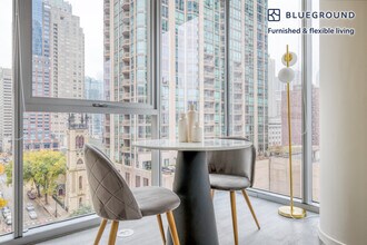 8 E Huron St in Chicago, IL - Building Photo - Building Photo