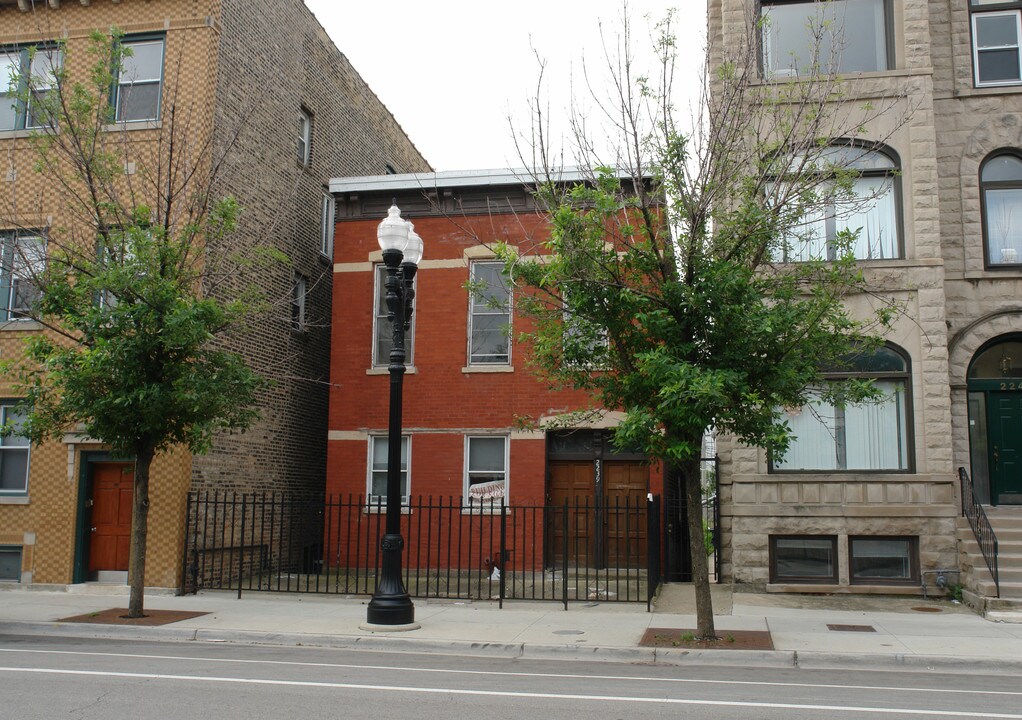 2239 W Taylor St in Chicago, IL - Building Photo