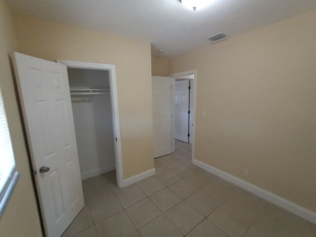 1080 W 27th St in West Palm Beach, FL - Building Photo - Building Photo