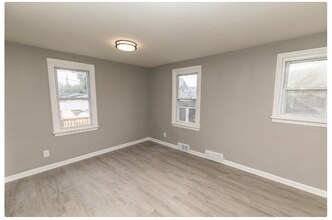 20100 Gardenview Dr in Maple Heights, OH - Building Photo - Building Photo