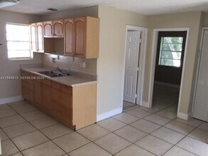 18202 NE 25th Pl in North Miami Beach, FL - Building Photo - Building Photo