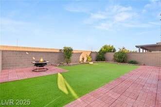 8326 Monroe Bay St in Las Vegas, NV - Building Photo - Building Photo