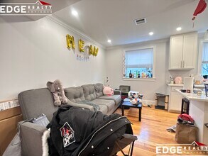 26 Mansfield St, Unit 2 in Boston, MA - Foto de edificio - Building Photo