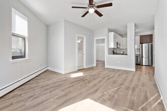 1625 W Howard St in Chicago, IL - Building Photo - Building Photo