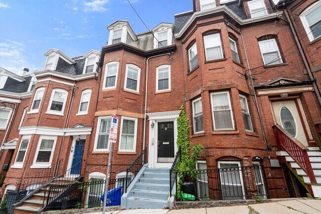 8 Pacific St, Unit 2