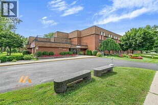 6555 Thornberry Crescent in Windsor, ON - Building Photo