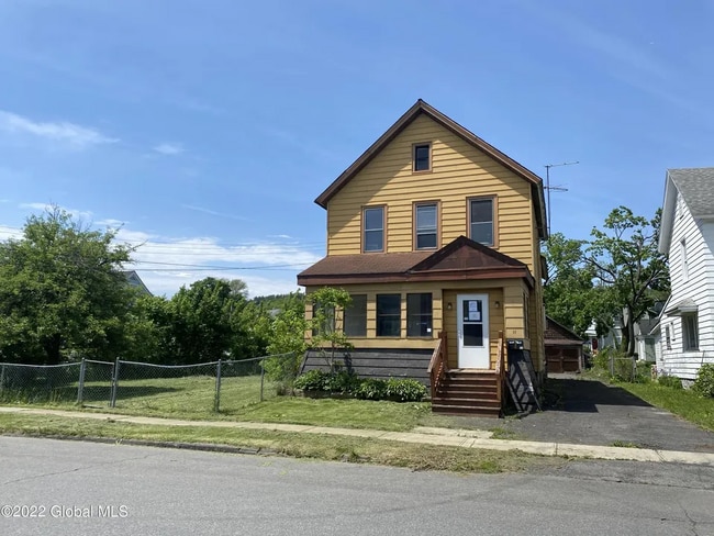 11 Pulver Ave, Unit 2nd floor