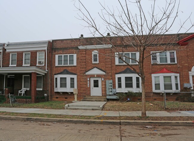 1214 Staples St NE in Washington, DC - Foto de edificio - Building Photo