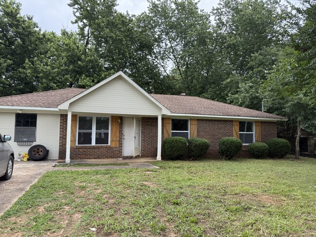 121 Woodlawn Dr