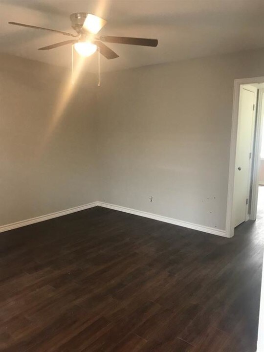 2532 Charlotte St-Unit -2 in Denton, TX - Building Photo