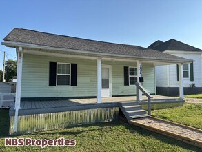 702 Bon St in Lenoir City, TN - Building Photo - Building Photo