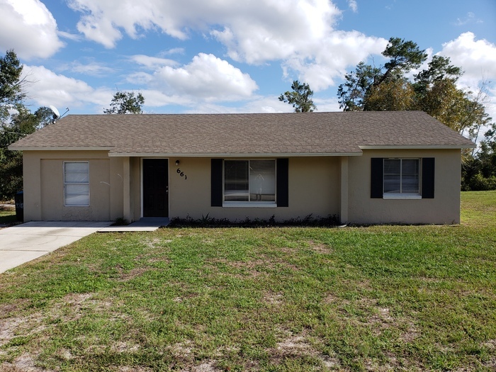 661 Gulliver Ave in Deltona, FL - Foto de edificio