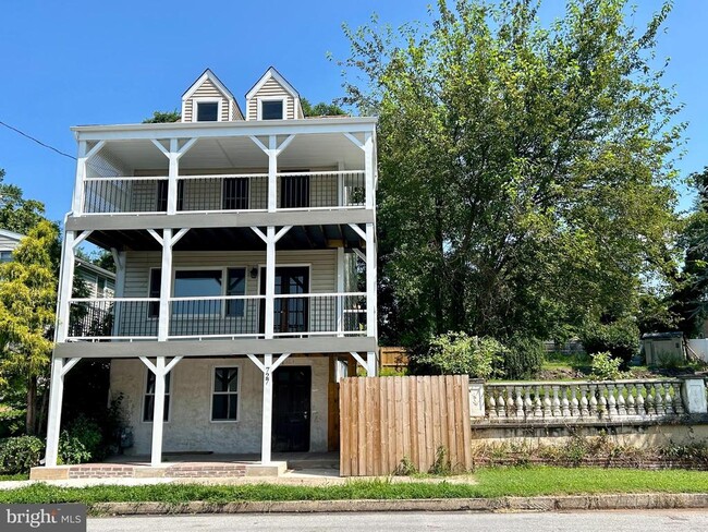 property at 727 Walnut St