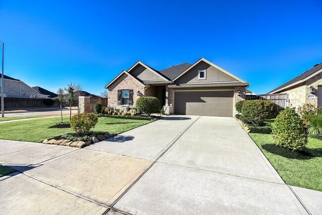 property at 31438 Vineyard Creek Dr