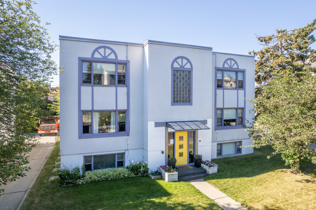 Allura Apartments in Calgary, AB - Building Photo