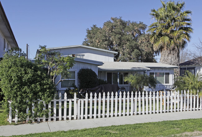 408-410 W 4th Ave in Escondido, CA - Building Photo - Building Photo