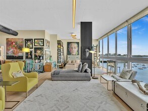 7934 West Dr in North Bay Village, FL - Foto de edificio - Building Photo