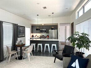 1163 Perry Rd in Austin, TX - Building Photo - Building Photo