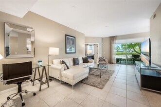 7130 Blue Juniper Ct in Naples, FL - Building Photo - Building Photo