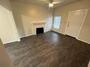 1907 S L Davis Ave in Austin, TX - Building Photo - Building Photo