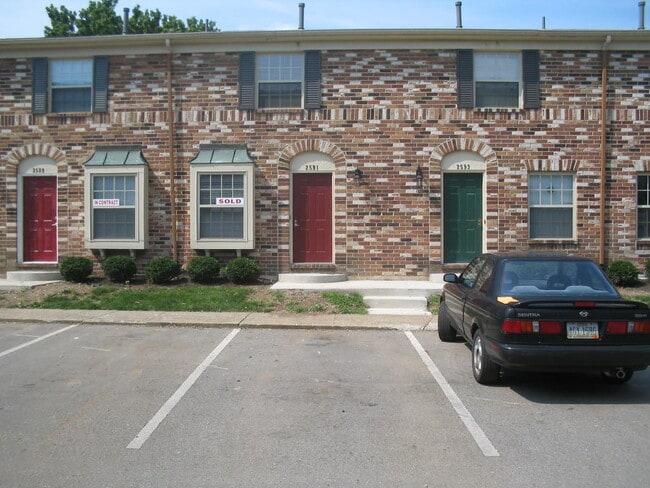 2591 Olde Hill Ct N in Columbus, OH - Foto de edificio - Building Photo