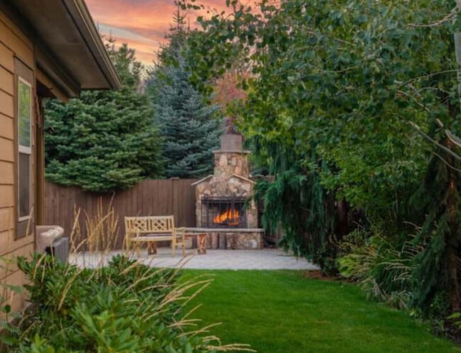 21302 NE Brooklyn Ct, Unit Mountain Room in Bend, OR - Foto de edificio - Building Photo