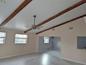 451 Marsh Ave, Unit Back unit in Ft. Myers, FL - Foto de edificio - Building Photo