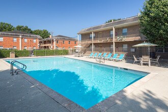 Wilshire Heights in Metairie, LA - Foto de edificio - Building Photo