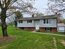 1306 Breneman Rd in Manheim, PA - Building Photo