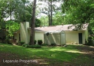 1827 Devra Dr in Tallahassee, FL - Foto de edificio - Building Photo