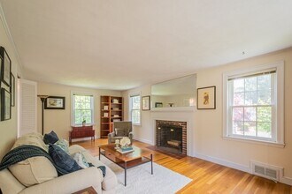 112 Burlington St in Lexington, MA - Building Photo - Building Photo