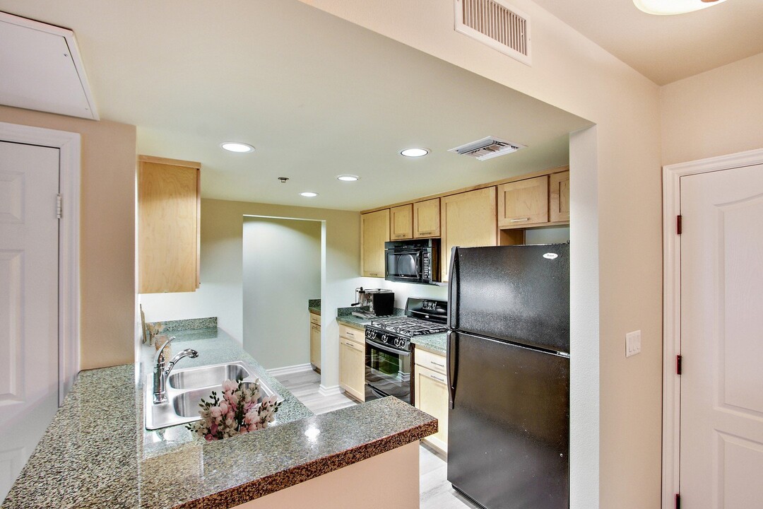 Olive Encino in Encino, CA - Foto de edificio