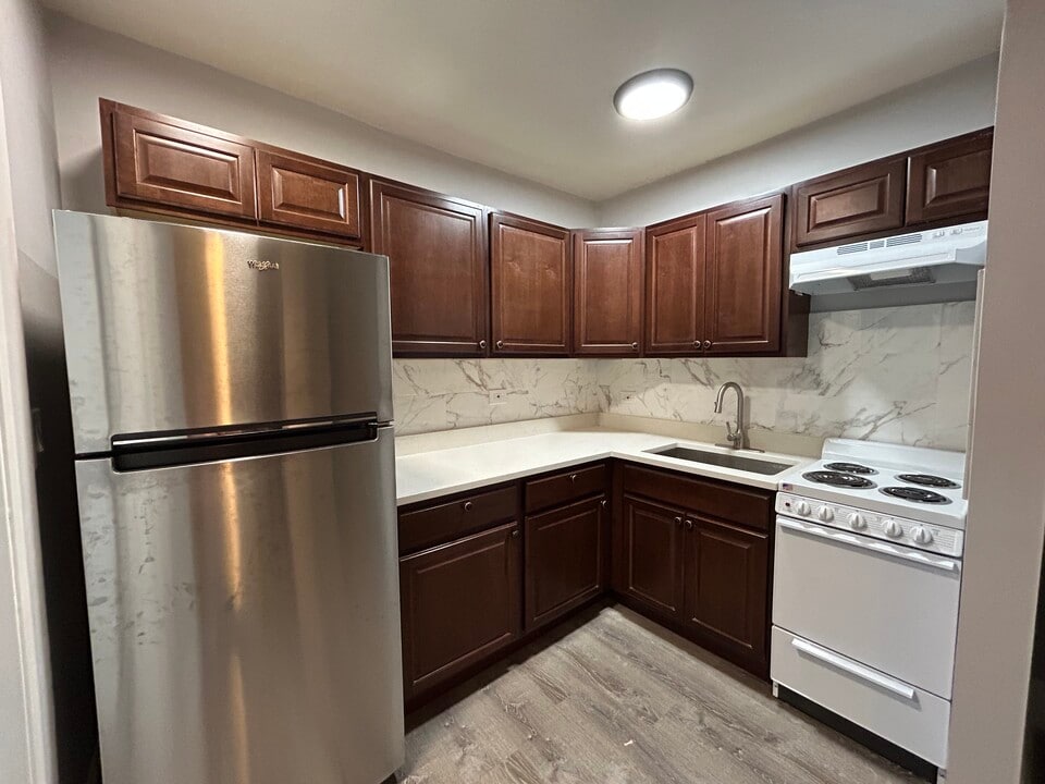 6956 N Ashland Ave in Chicago, IL - Building Photo