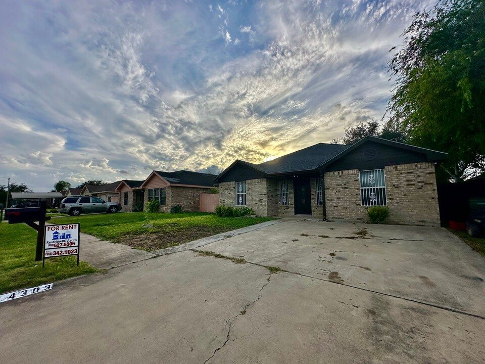 4303 N Obra Vista Dr in Pharr, TX - Building Photo