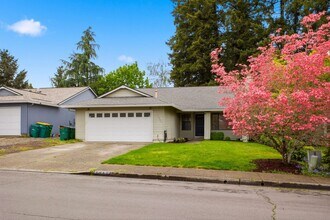 17563 SW Granada Dr in Beaverton, OR - Building Photo - Building Photo