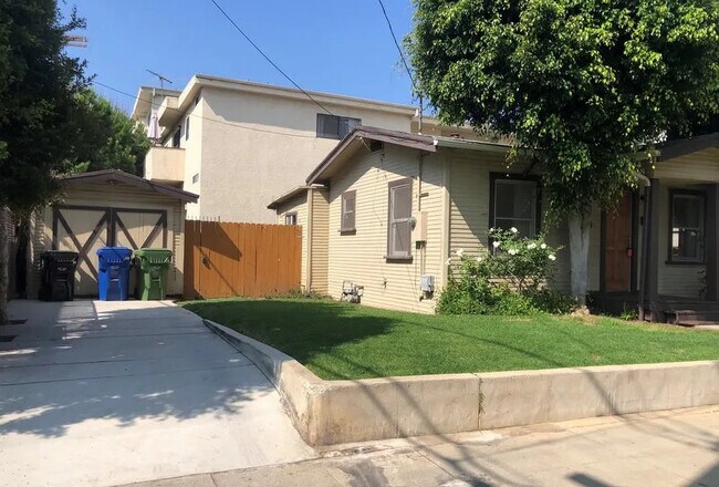 1015 Granville Ave in Los Angeles, CA - Building Photo - Building Photo