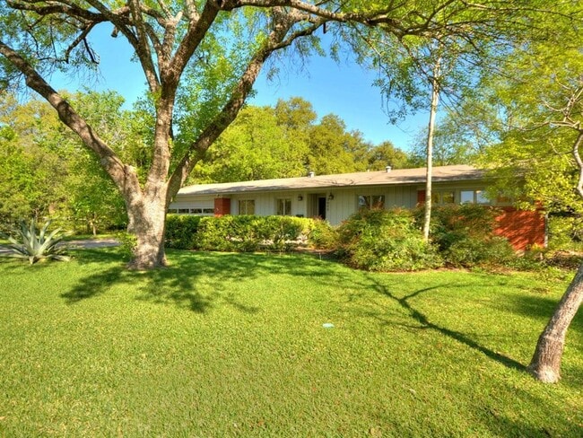 2600 Twin Oaks Dr in Austin, TX - Building Photo - Building Photo